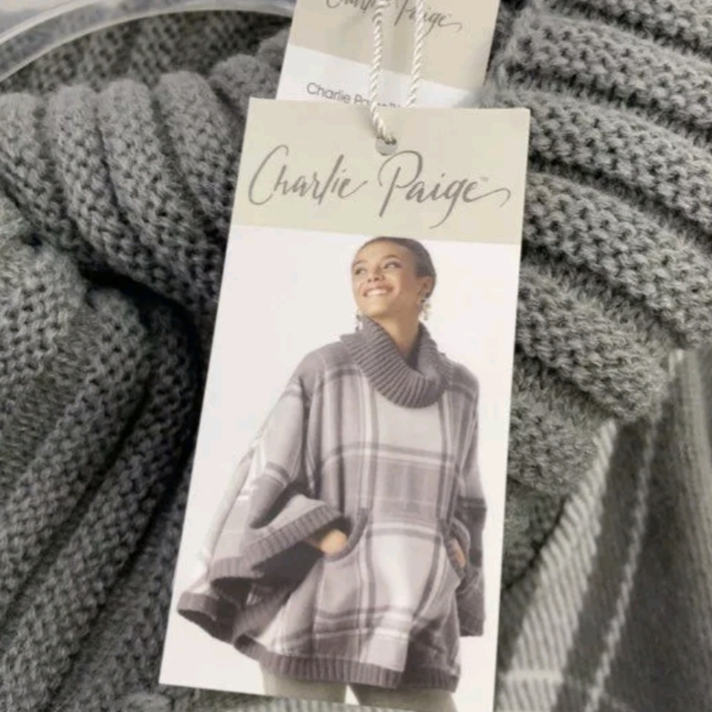 Charlie Paige Women's White And Gray Poncho One Size NWT MSRP $49.95 - Picture 2 of 5